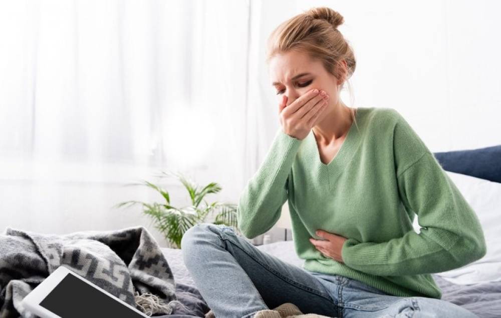 همه چیز درباره علل تهوع و یبوست 